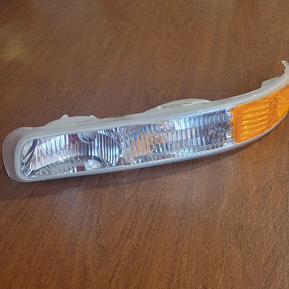 99-02 Chevy Silverado 00-06 Suburban 02-06 Tahoe Left Signal Light 332-1678L-US - Picture 3 of 13